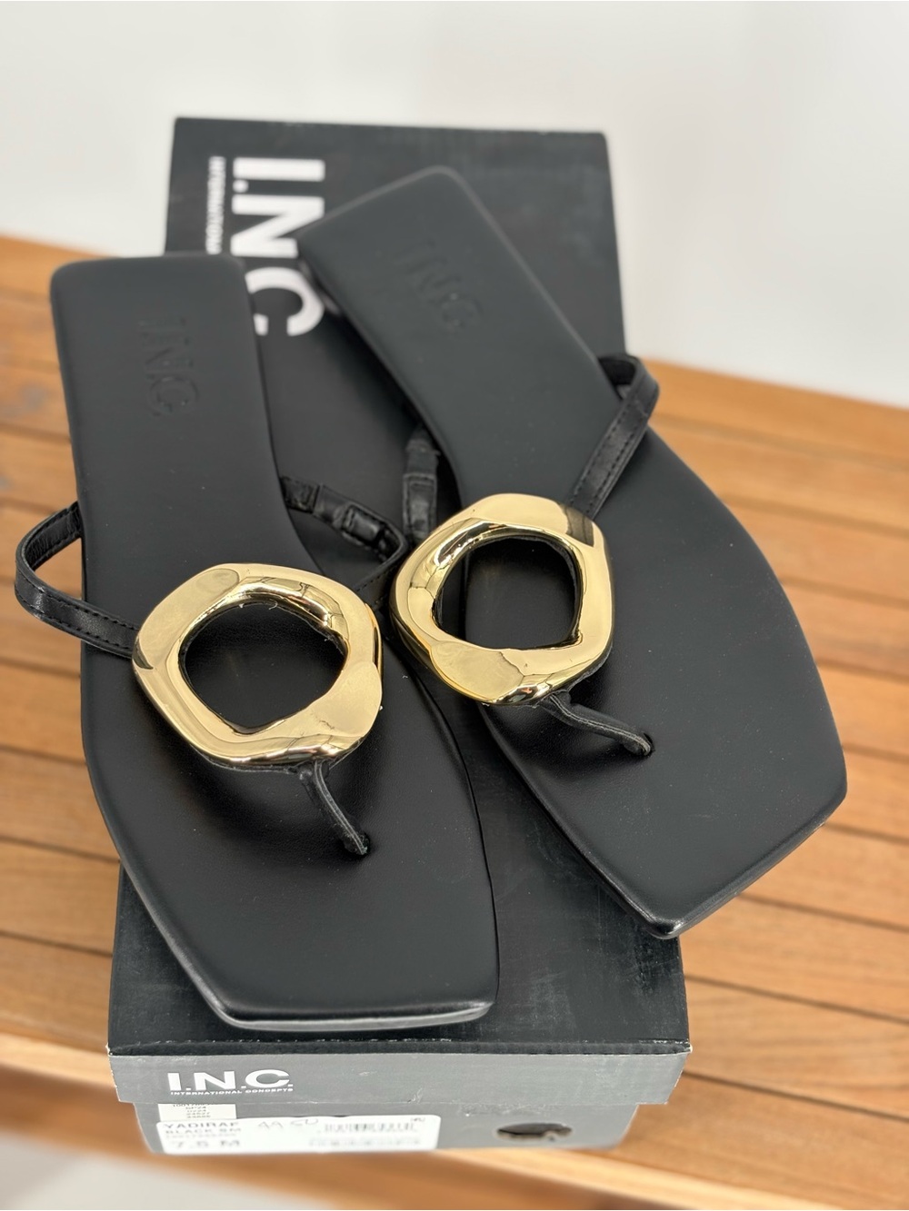 New INC International Concepts Black Leather Gold Accent Toe-Loop Sandals 7.5M